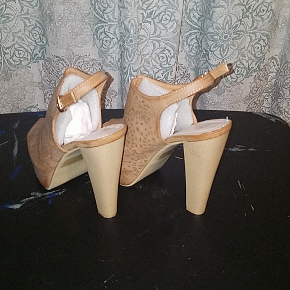 Shoes - Picture 2 of 4
